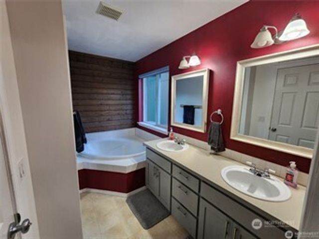 3021 70th Way SW, Tumwater, WA 98512