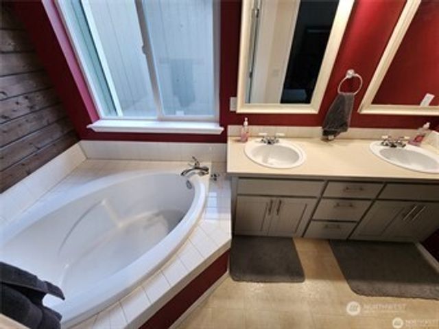 3021 70th Way SW, Tumwater, WA 98512