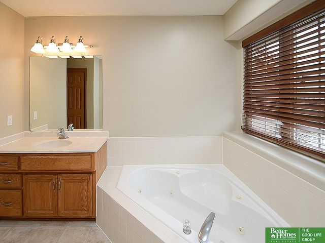 2108 Plymouth Rock Road, Bellevue, NE 68123