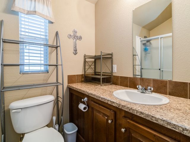 1045 Pelican Isle Drive, Kerens, TX 75144