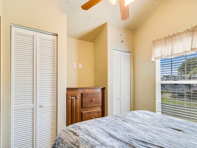 1045 Pelican Isle Drive, Kerens, TX 75144