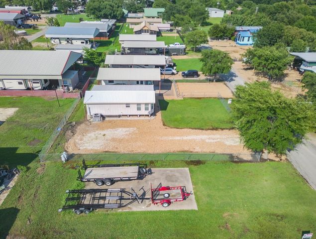 1045 Pelican Isle Drive, Kerens, TX 75144