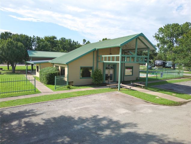 1045 Pelican Isle Drive, Kerens, TX 75144