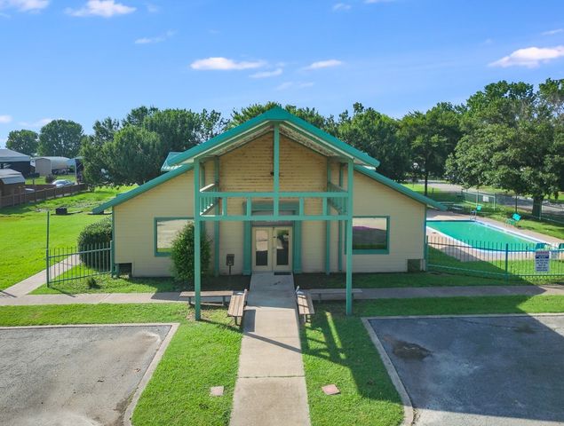 1045 Pelican Isle Drive, Kerens, TX 75144