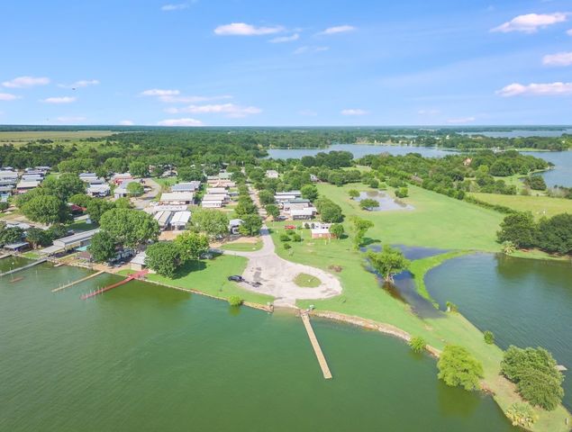 1045 Pelican Isle Drive, Kerens, TX 75144