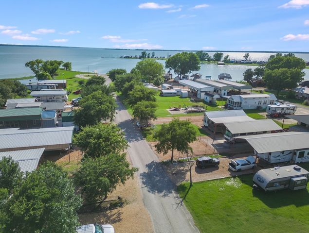 1045 Pelican Isle Drive, Kerens, TX 75144