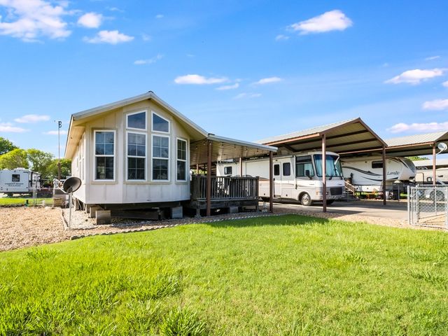 1045 Pelican Isle Drive, Kerens, TX 75144