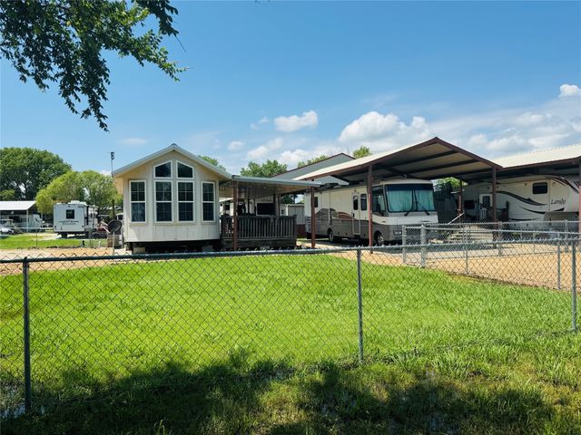 1045 Pelican Isle Drive, Kerens, TX 75144