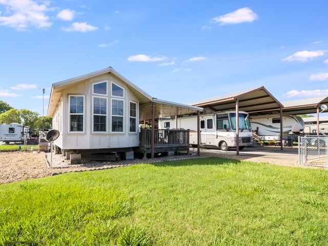 1045 Pelican Isle Drive, Kerens, TX 75144
