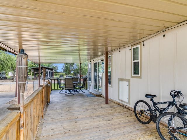 1045 Pelican Isle Drive, Kerens, TX 75144