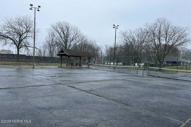 1828 Queenswood Drive, Findlay, OH 45840