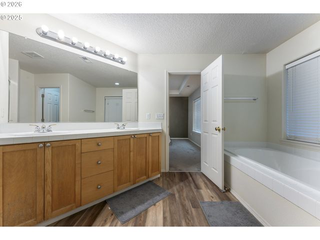 4382 Nw DIAMONDBACK Dr, Beaverton, OR 97006