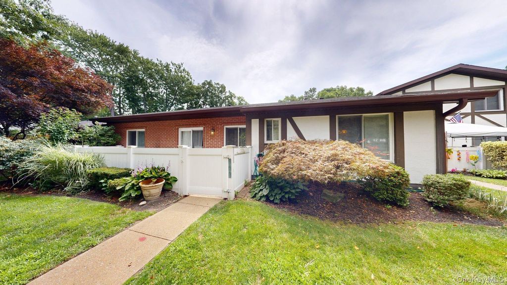 604 Blue Ridge Drive, Medford, NY 11763