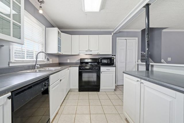 4002 Summer Place, Snellville, GA 30039