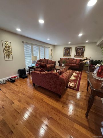 219 Vermont Avenue, Oceanside, NY 11572