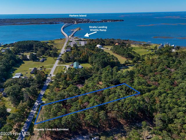 1532 Harkers Island Road, Beaufort, NC 28516