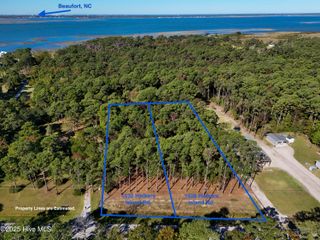 1532 Harkers Island Road, Beaufort, NC 28516