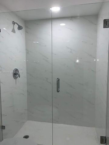 8290 Lake Dr 209, Doral, FL 33166