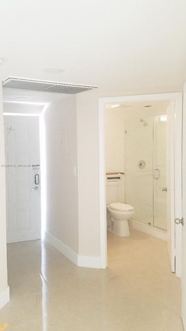 8290 Lake Dr 209, Doral, FL 33166