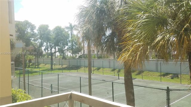 8290 Lake Dr 209, Doral, FL 33166