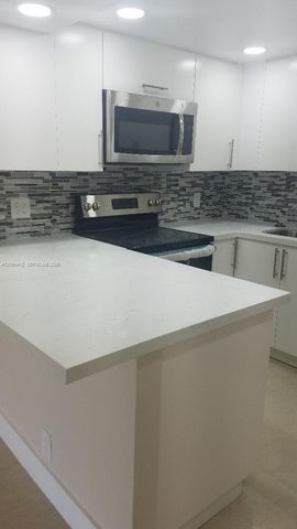 8290 Lake Dr 209, Doral, FL 33166