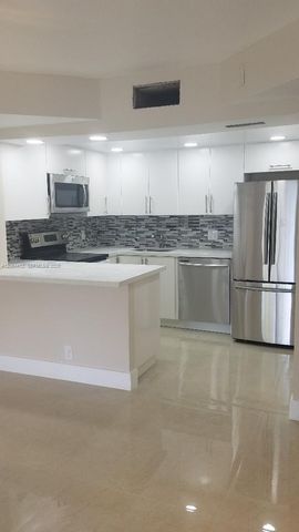 8290 Lake Dr 209, Doral, FL 33166