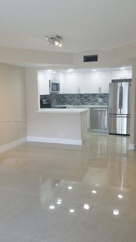 8290 Lake Dr 209, Doral, FL 33166