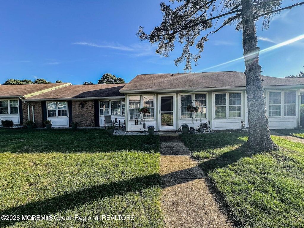 27 Cambridge Circle C, Manchester, NJ 08759