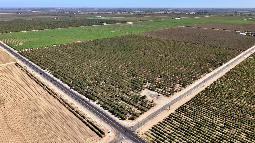 Image 3 of property listing at 29112 Avenue 7, Madera, CA 93637