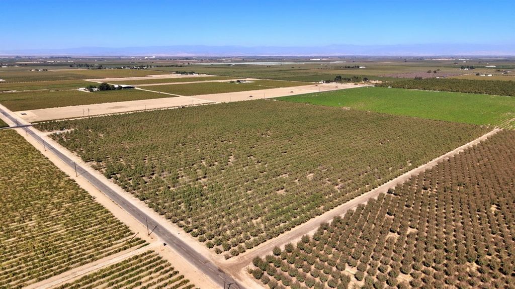 Image 6 of property listing at 29112 Avenue 7, Madera, CA 93637