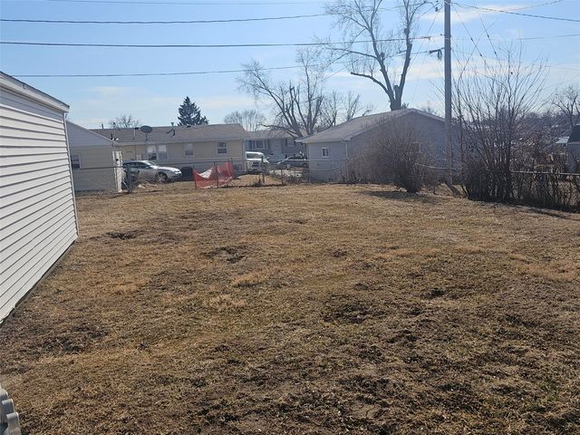 825 Fairview Drive, Marion, IA 52302