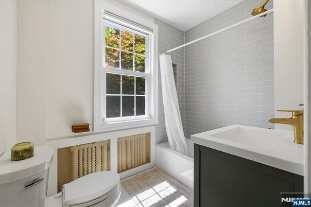 80 Glenwood Road, Englewood, NJ 07631