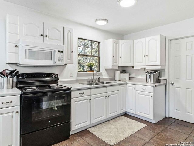 2481 Lakeshore, Canyon Lake, TX 78133