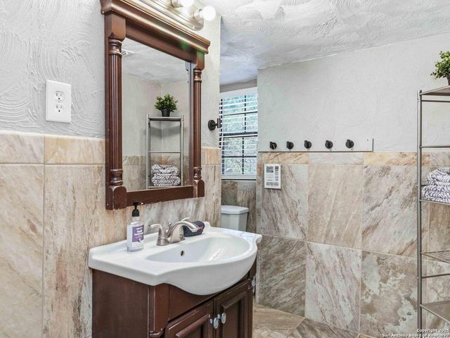 2481 Lakeshore, Canyon Lake, TX 78133