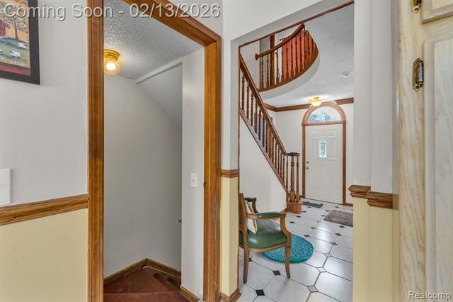 8121 Saint James Drive, Grosse Ile, MI 48138