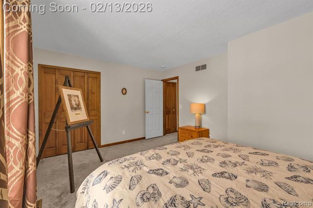 8121 Saint James Drive, Grosse Ile, MI 48138