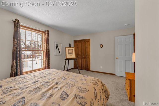 8121 Saint James Drive, Grosse Ile, MI 48138