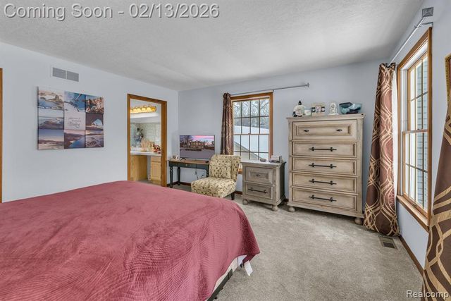 8121 Saint James Drive, Grosse Ile, MI 48138