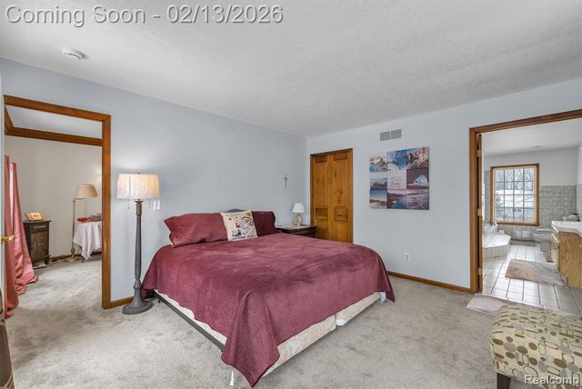 8121 Saint James Drive, Grosse Ile, MI 48138