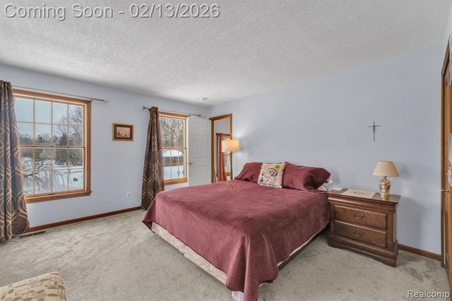 8121 Saint James Drive, Grosse Ile, MI 48138