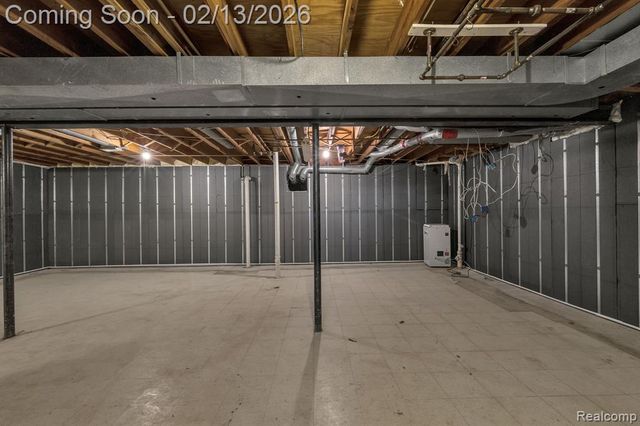 8121 Saint James Drive, Grosse Ile, MI 48138