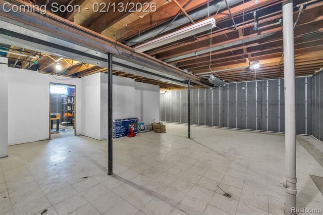 8121 Saint James Drive, Grosse Ile, MI 48138