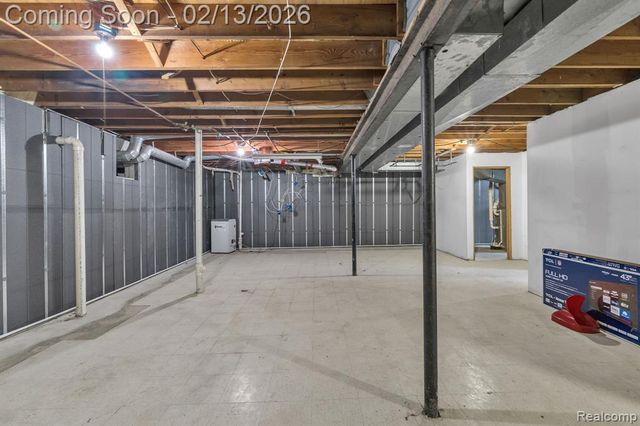 8121 Saint James Drive, Grosse Ile, MI 48138