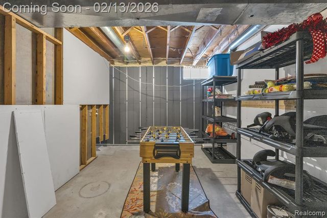 8121 Saint James Drive, Grosse Ile, MI 48138