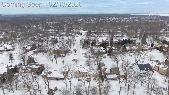 8121 Saint James Drive, Grosse Ile, MI 48138