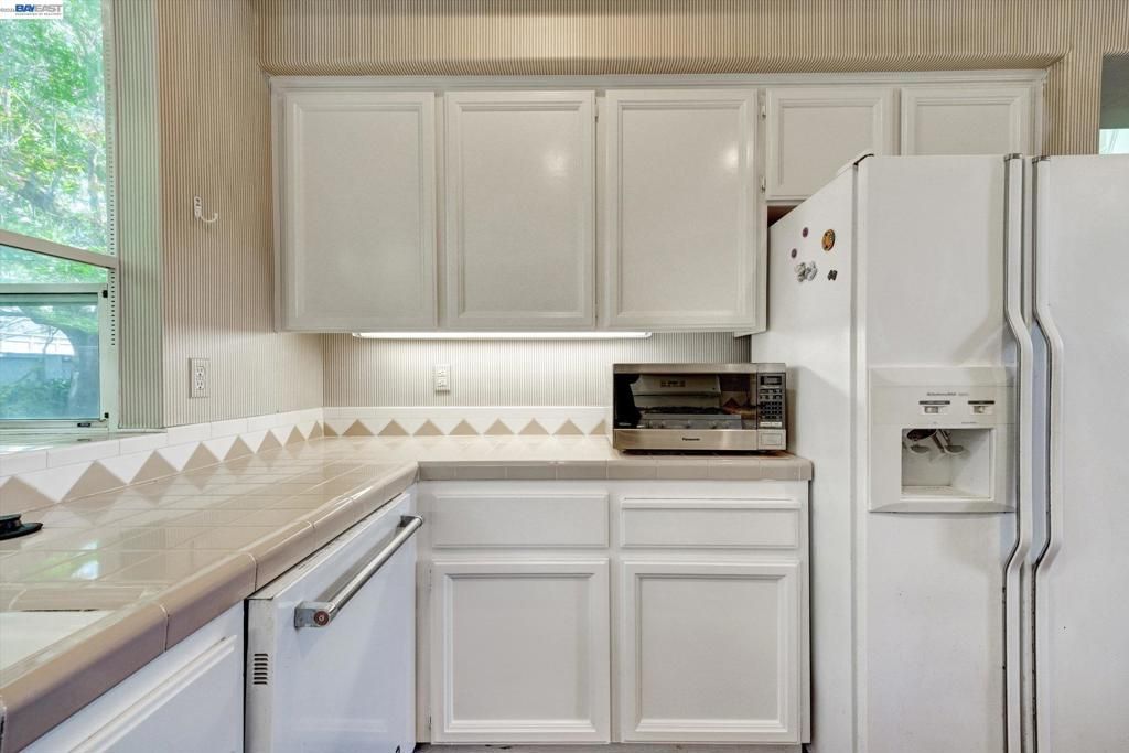 Image 12 of property listing at 15916 Bayberry Ln, San Lorenzo, CA 94580