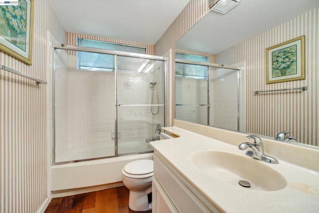 Image 15 of property listing at 15916 Bayberry Ln, San Lorenzo, CA 94580