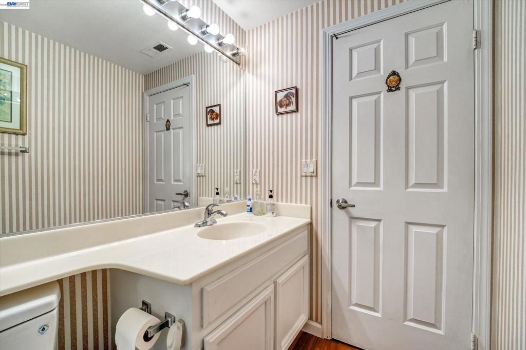 Image 16 of property listing at 15916 Bayberry Ln, San Lorenzo, CA 94580