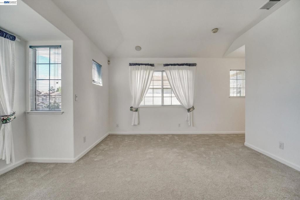 Image 19 of property listing at 15916 Bayberry Ln, San Lorenzo, CA 94580