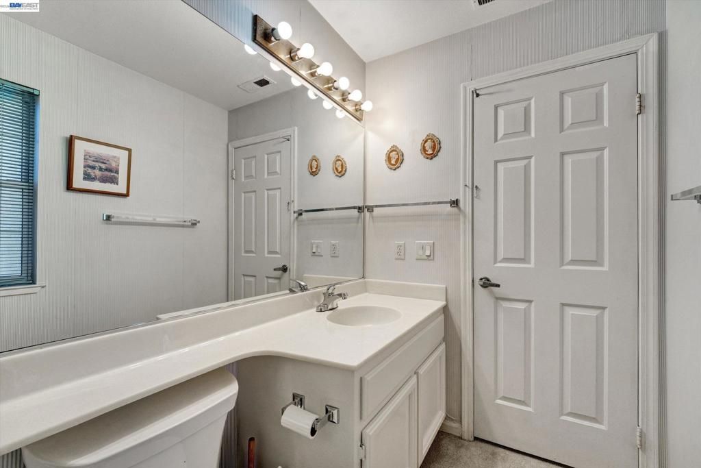 Image 28 of property listing at 15916 Bayberry Ln, San Lorenzo, CA 94580